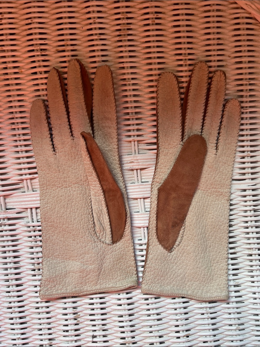 Vintage Suede Leather Gloves - Picture 7 of 12